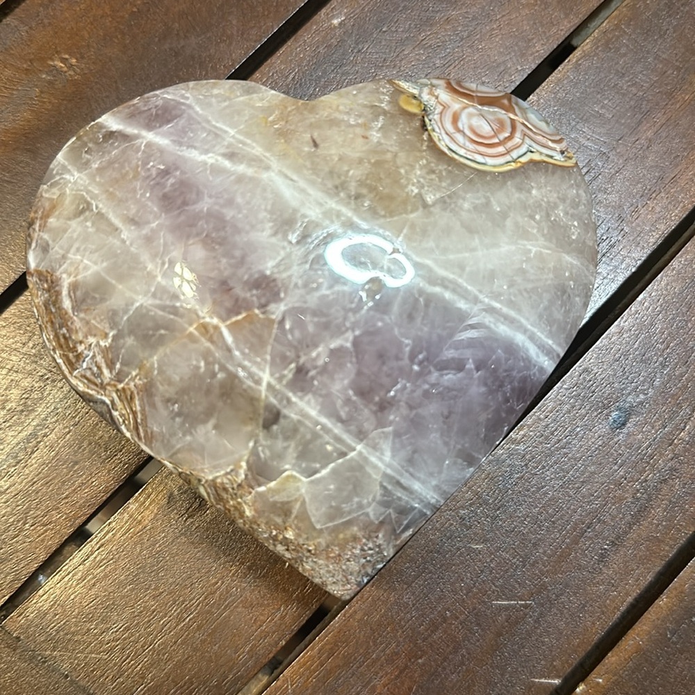Mexican Lace Agate and Amethyst Heart - MCAMYHRT 619g 4.50โ - Picture 6 of 7